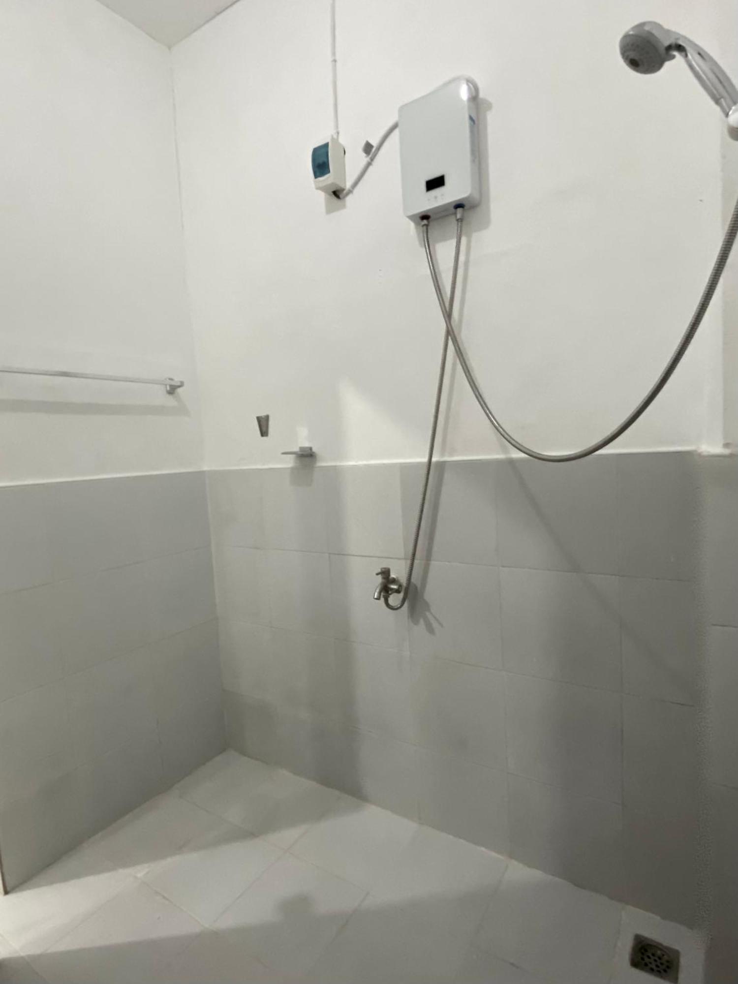 Reddot Guest House Хенерал Луна Екстериор снимка