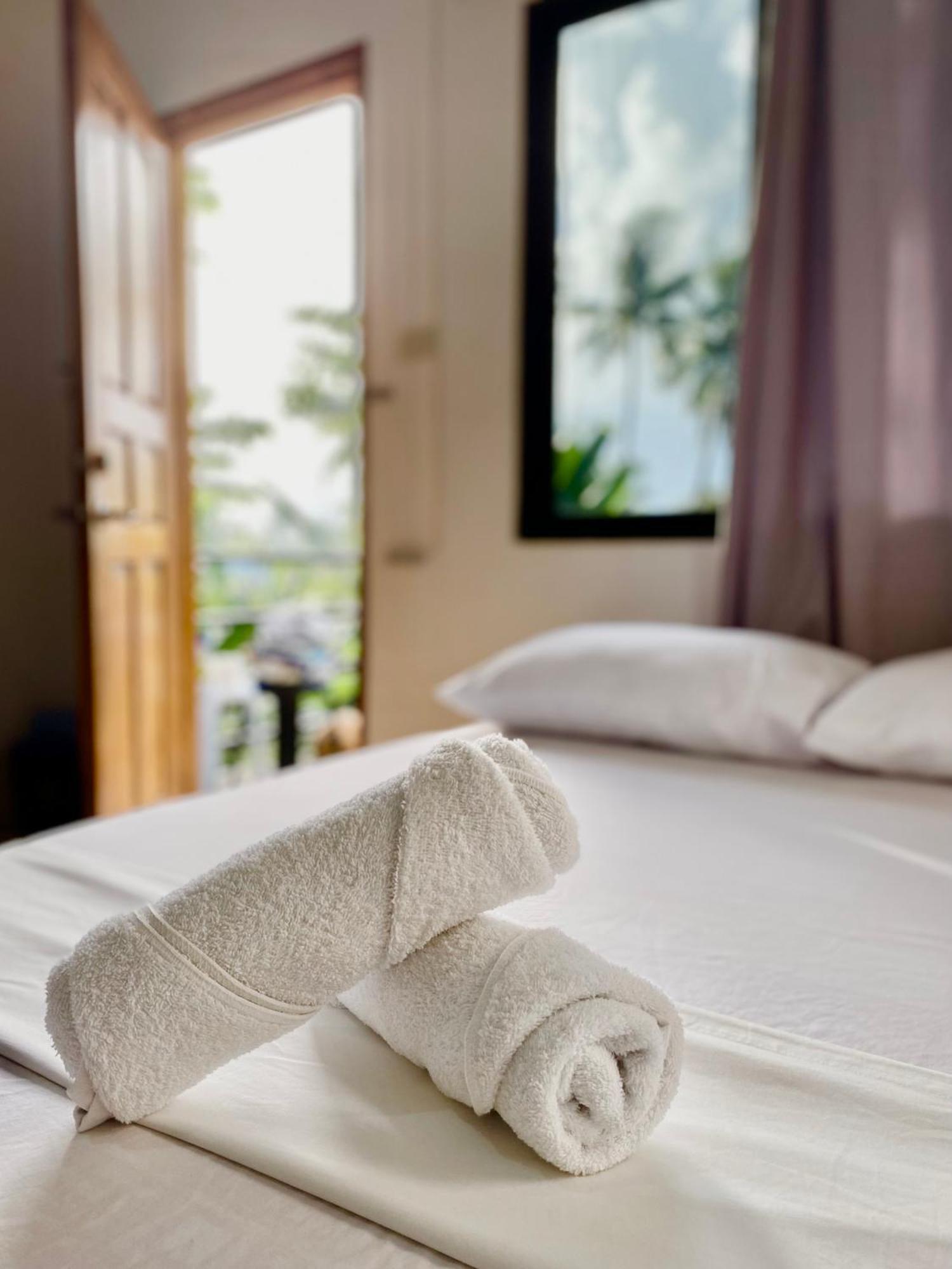 Reddot Guest House Хенерал Луна Екстериор снимка