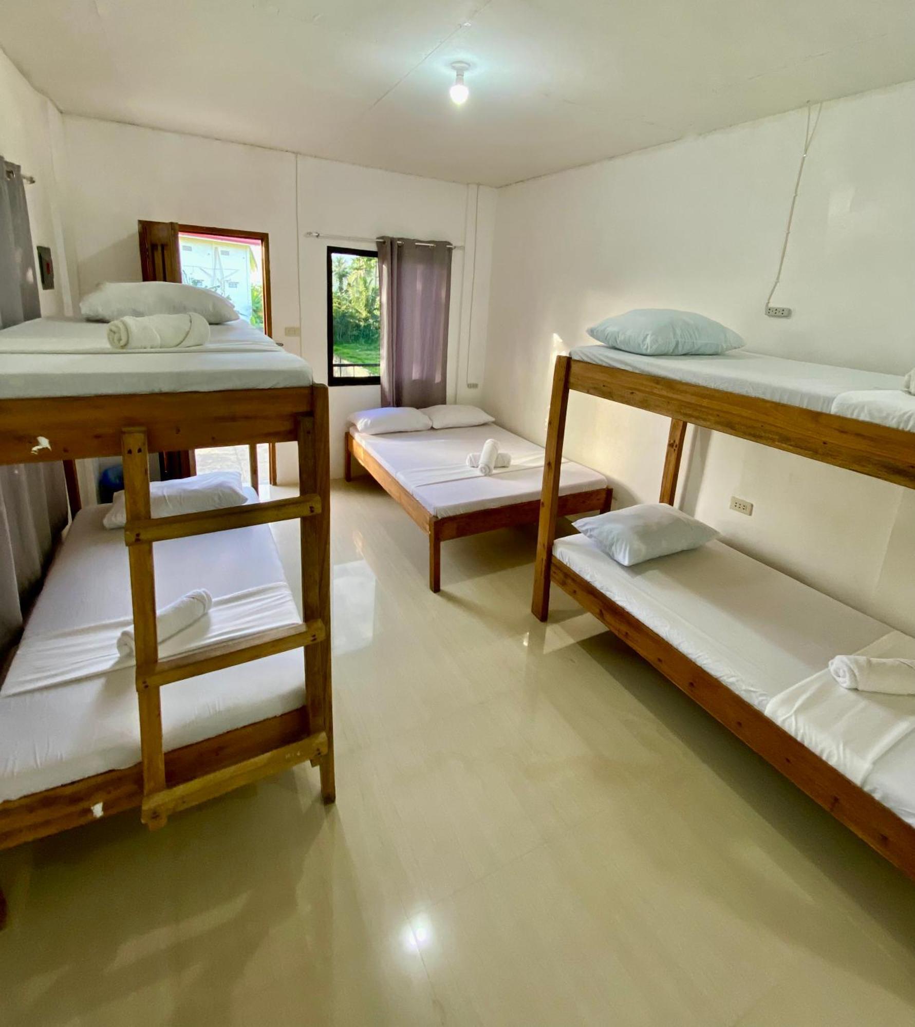 Reddot Guest House Хенерал Луна Екстериор снимка